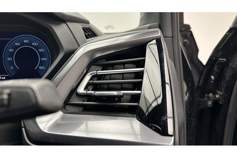 Audi Q4 e-tron Launch Edition - U1540