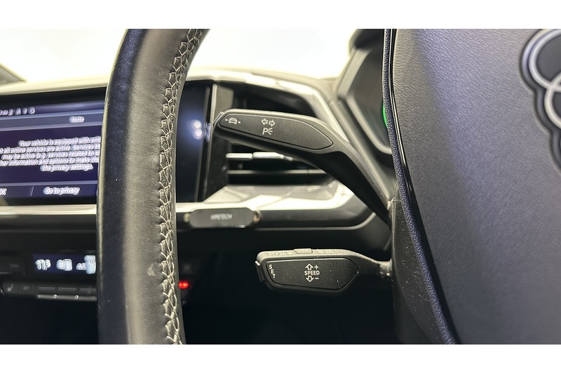 Audi Q4 e-tron Launch Edition - U1540