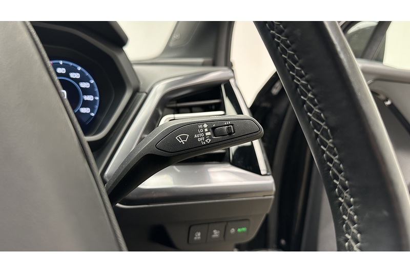 Audi Q4 e-tron Launch Edition - U1540