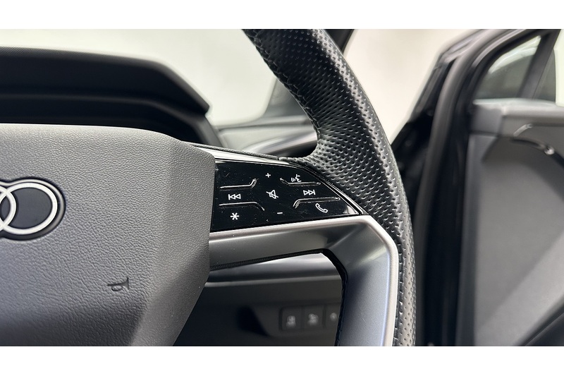 Audi Q4 e-tron Launch Edition - U1540