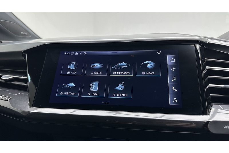 Audi Q4 e-tron Launch Edition - U1540