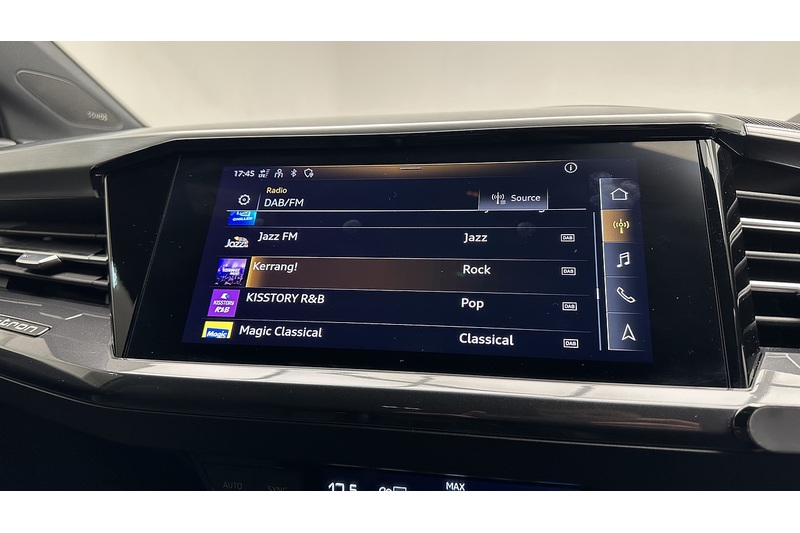 Audi Q4 e-tron Launch Edition - U1540