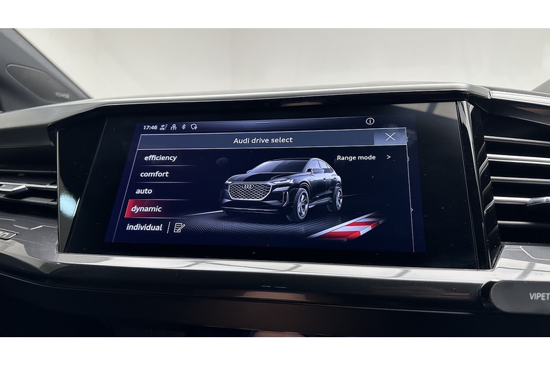 Audi Q4 e-tron Launch Edition - U1540