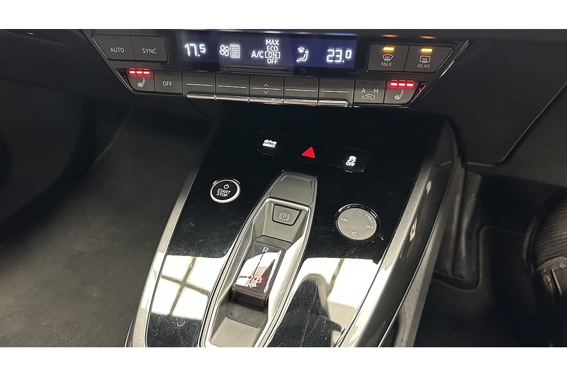 Audi Q4 e-tron Launch Edition - U1540