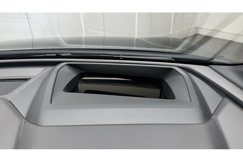 Audi Q4 e-tron Launch Edition - U1540