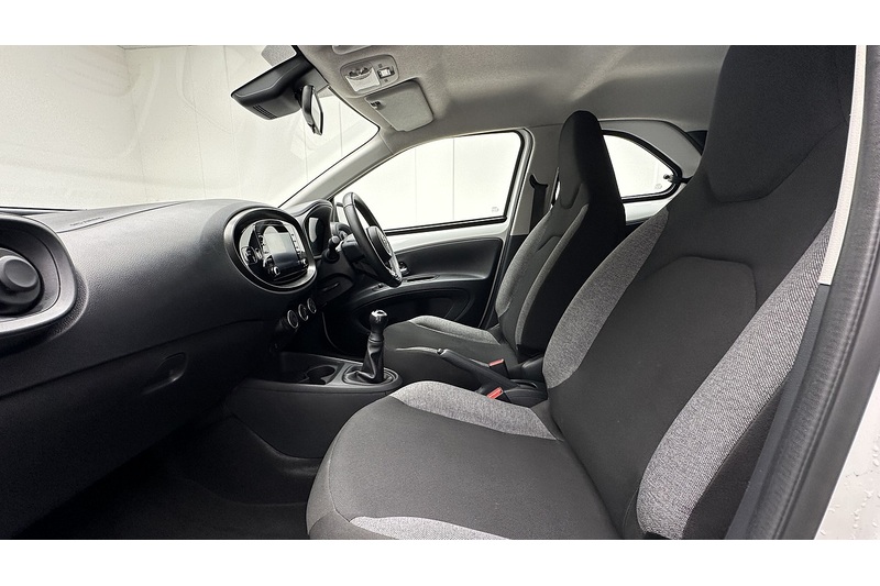 Toyota Aygo X VVT-i Pure - U1545