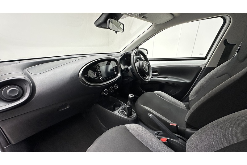 Toyota Aygo X VVT-i Pure - U1545