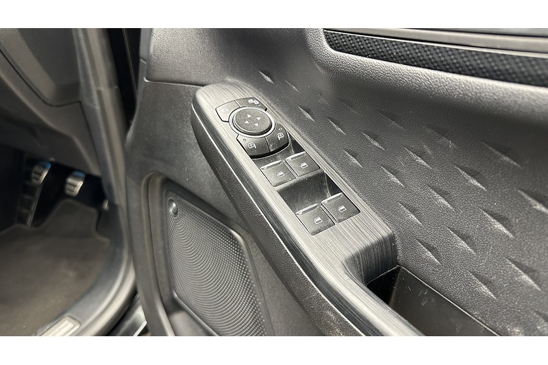 Ford Kuga T EcoBoost ST-Line First Edition - U1590