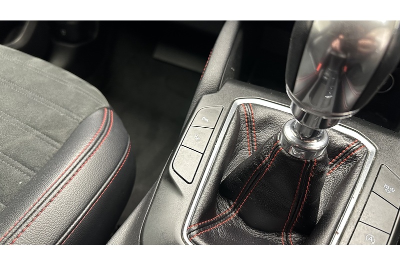 Ford Kuga T EcoBoost ST-Line First Edition - U1590