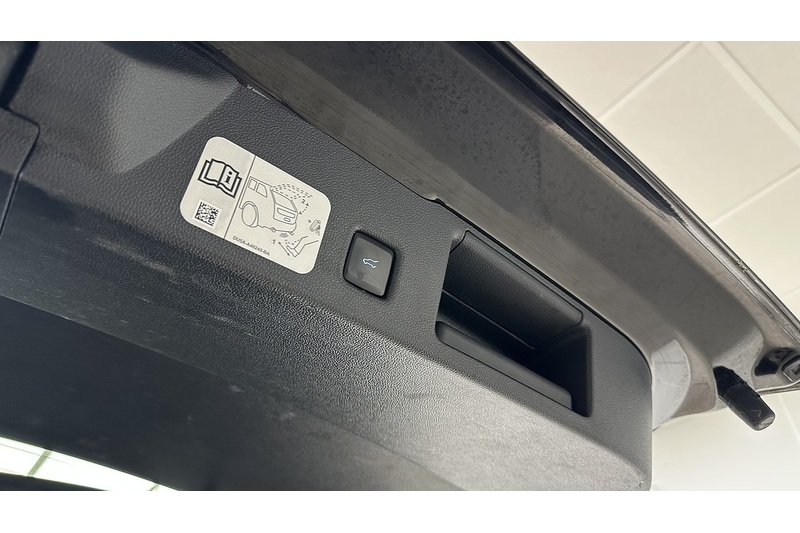 Ford Kuga T EcoBoost ST-Line First Edition - U1590