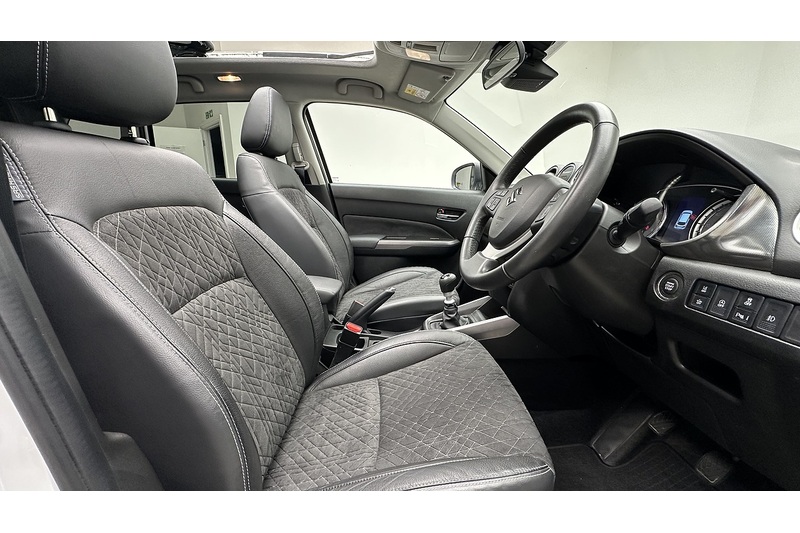 Suzuki Vitara Boosterjet MHEV SZ5 - U1638