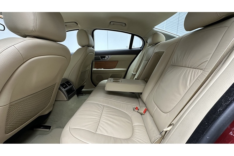 Jaguar XF d V6 Luxury - U173