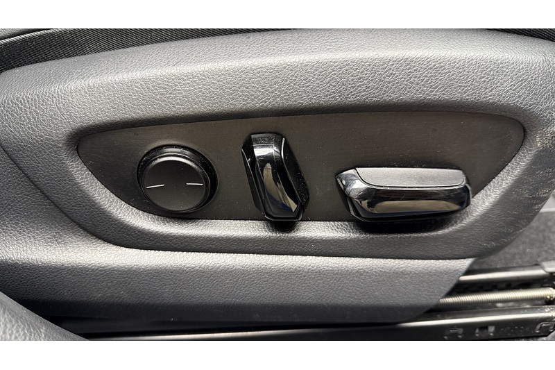 Lexus UX 300e Premium Plus - U1828