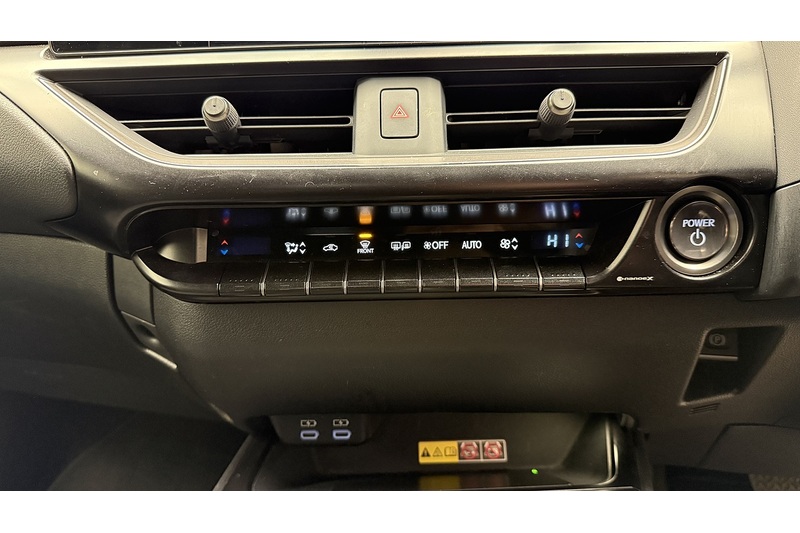 Lexus UX 300e Premium Plus - U1828