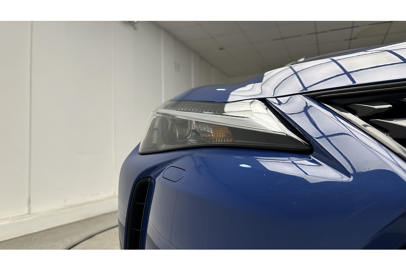 Lexus UX 300e Premium Plus - U1828