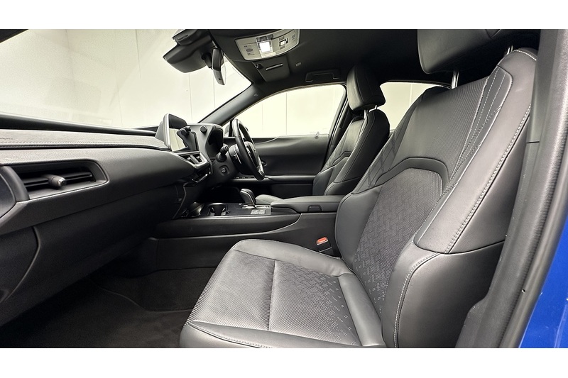 Lexus UX 300e Premium Plus - U1828