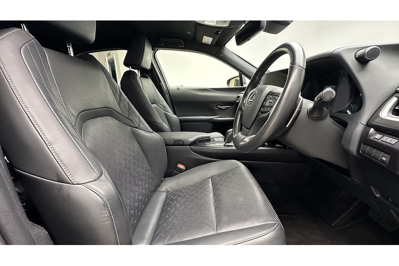 Lexus UX 300e Premium Plus - U1828