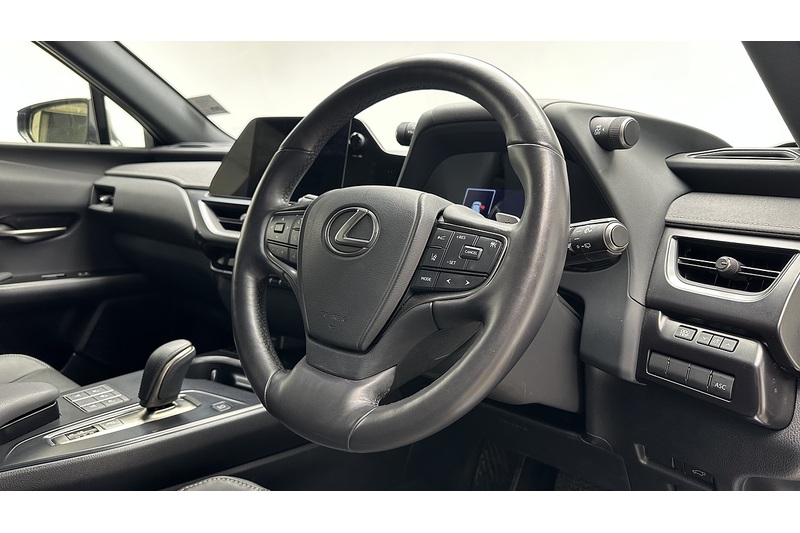 Lexus UX 300e Premium Plus - U1828