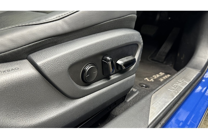 Lexus UX 300e Premium Plus - U1828