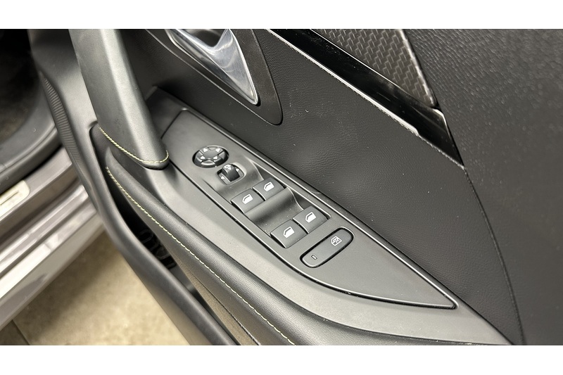 Peugeot 208 PureTech GT Premium - U1853