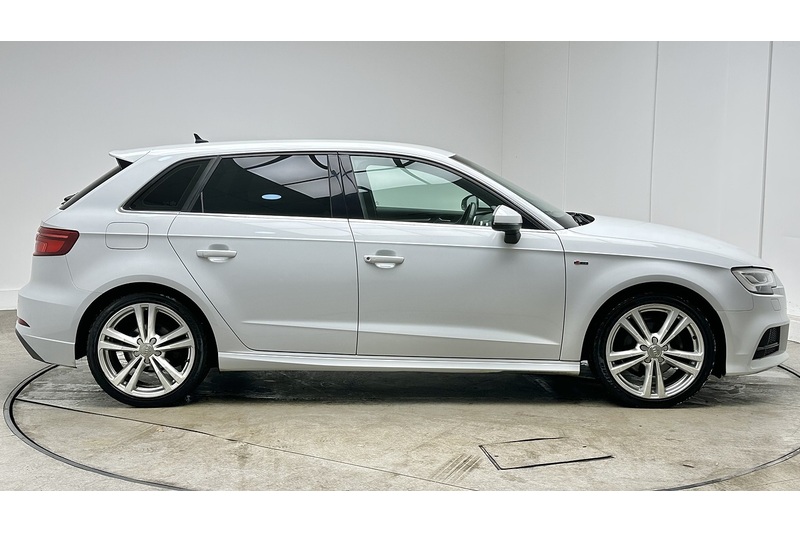 Audi A3 TFSI CoD S line - U1888