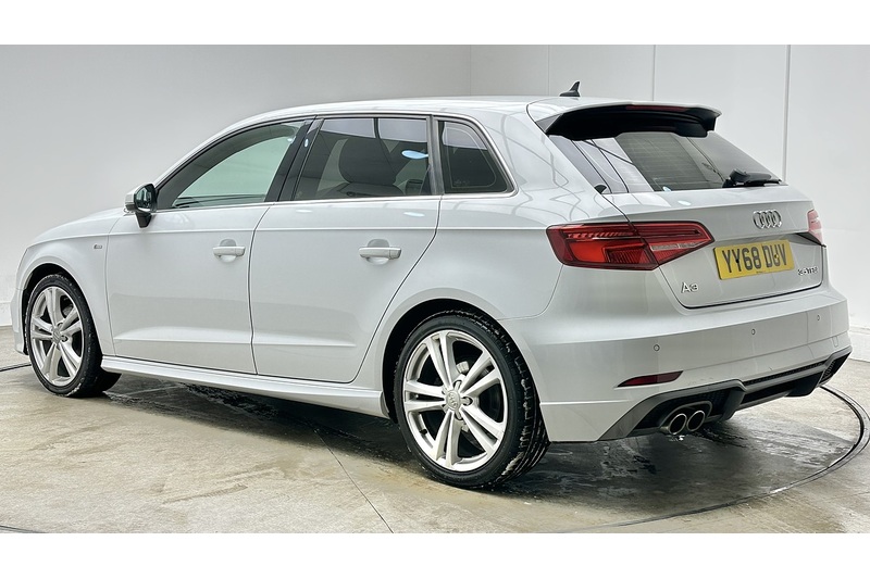 Audi A3 TFSI CoD S line - U1888