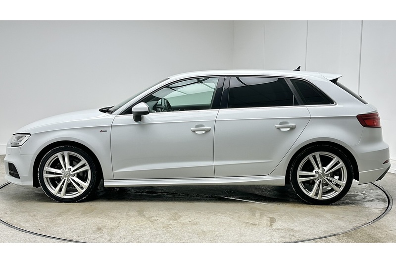 Audi A3 TFSI CoD S line - U1888