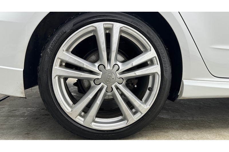 Audi A3 TFSI CoD S line - U1888