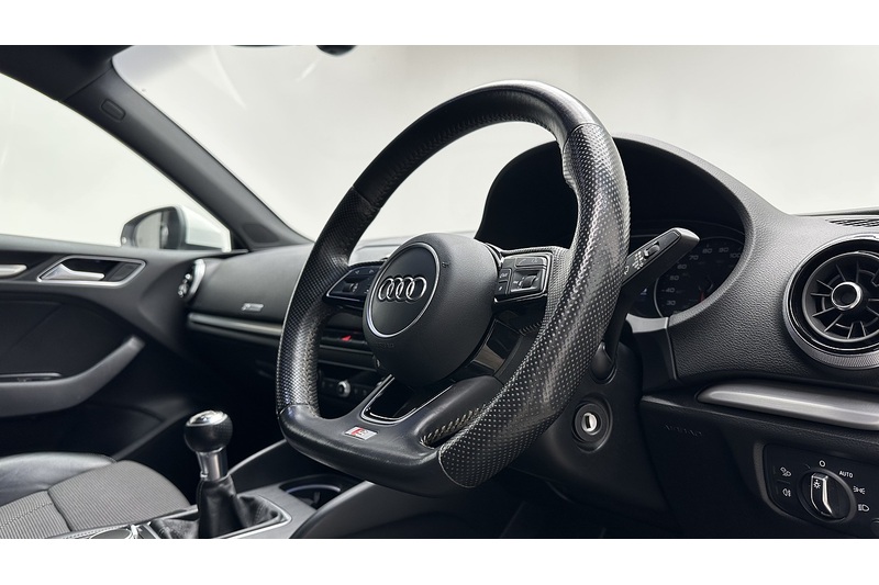 Audi A3 TFSI CoD S line - U1888