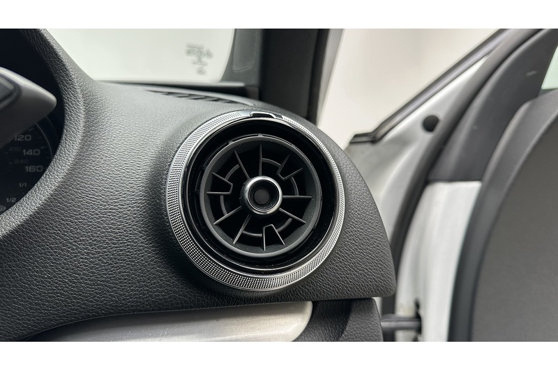 Audi A3 TFSI CoD S line - U1888