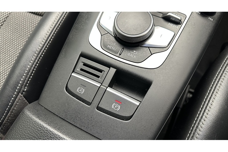 Audi A3 TFSI CoD S line - U1888