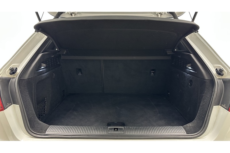 Audi A3 TFSI CoD S line - U1888