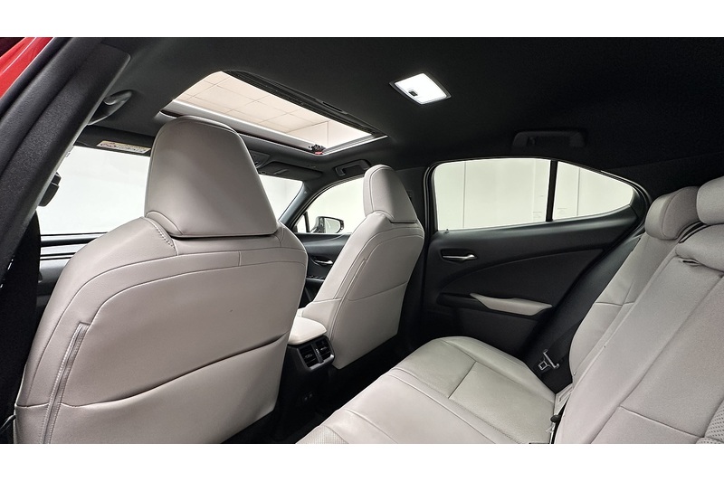 Lexus UX 250h - U194