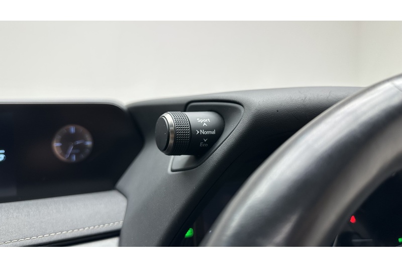 Lexus UX 250h - U194