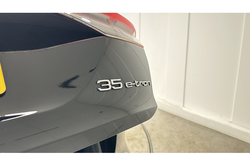 Audi Q4 e-tron Sport - U1943