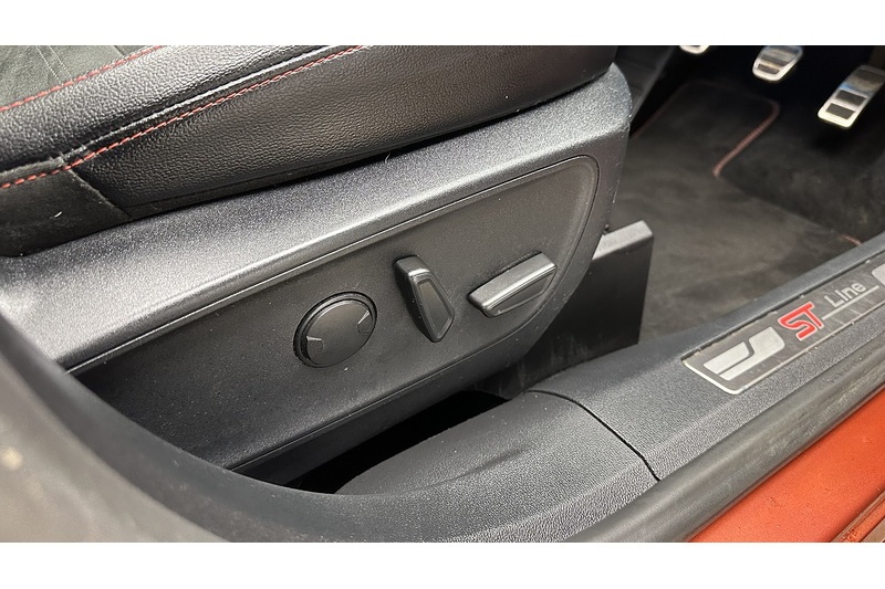 Ford Kuga T EcoBoost ST-Line X - U1946