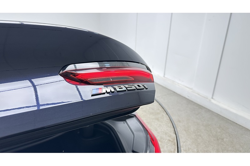 BMW 8 Series M850i V8 - U1955