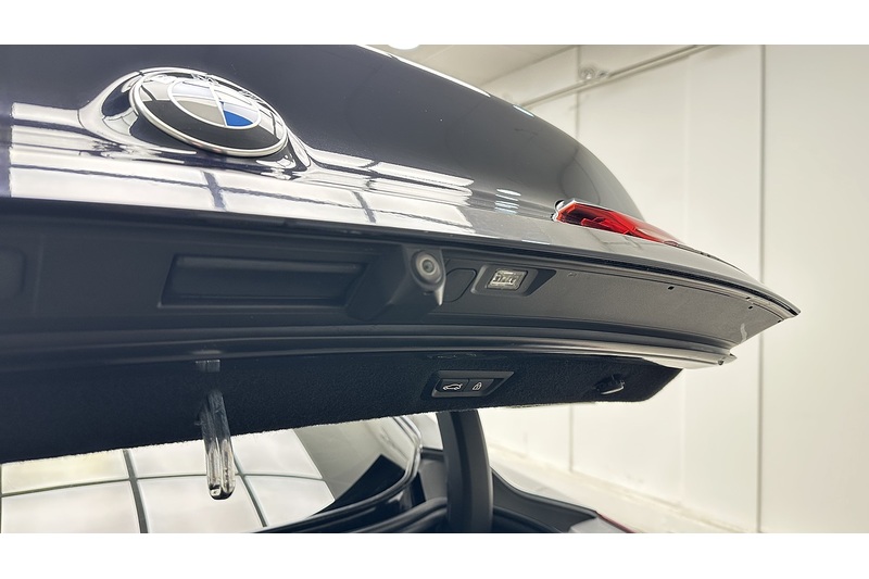 BMW 8 Series M850i V8 - U1955