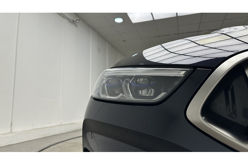 BMW 8 Series M850i V8 - U1955