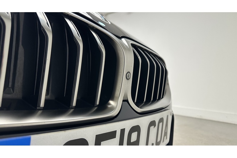 BMW 8 Series M850i V8 - U1955