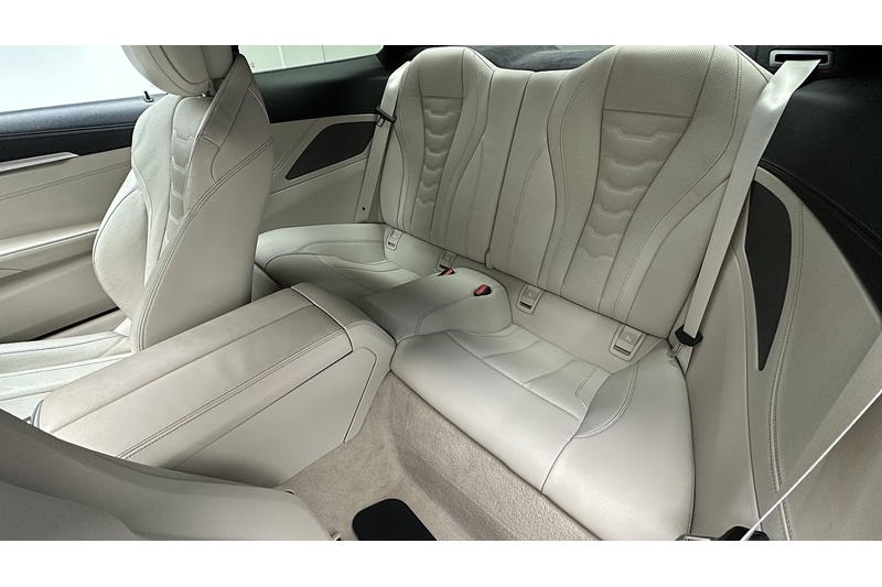 BMW 8 Series M850i V8 - U1955