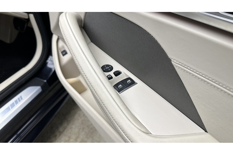 BMW 8 Series M850i V8 - U1955