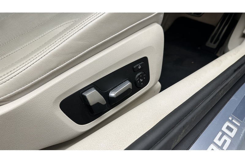 BMW 8 Series M850i V8 - U1955