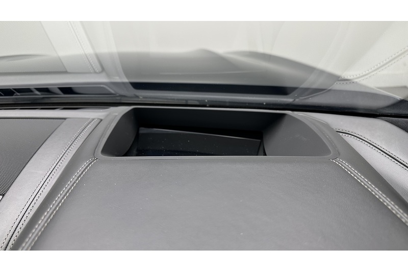 BMW 8 Series M850i V8 - U1955