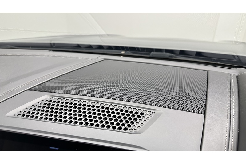 BMW 8 Series M850i V8 - U1955