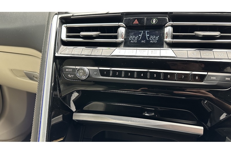 BMW 8 Series M850i V8 - U1955