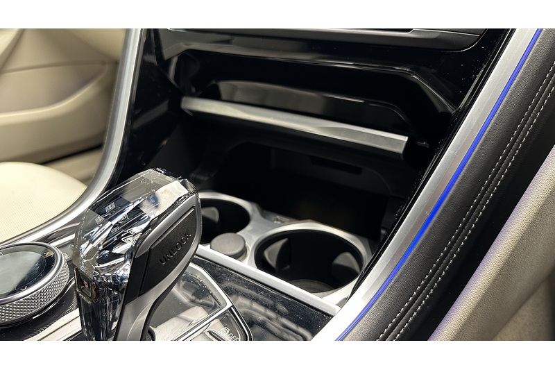 BMW 8 Series M850i V8 - U1955