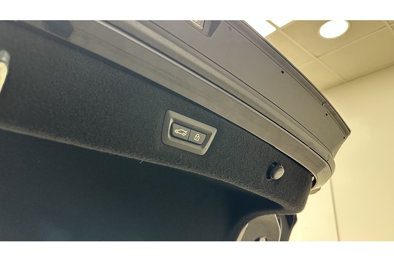 BMW 8 Series M850i V8 - U1955