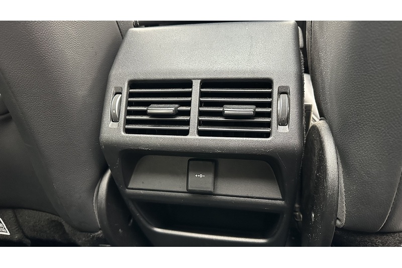 Land Rover Discovery Sport P300e Urban Edition - U1976