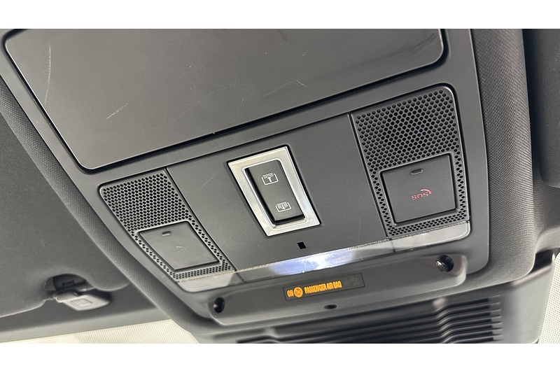 Land Rover Discovery Sport P300e Urban Edition - U1976